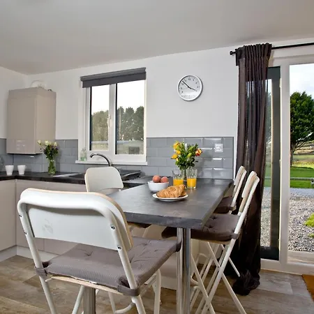 Wheal Amelia- Beautifully Fitted Wooden Lodge Helston Cornwall Exterior foto