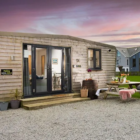 Wheal Amelia- Beautifully Fitted Wooden Lodge Helston Cornwall Exterior foto
