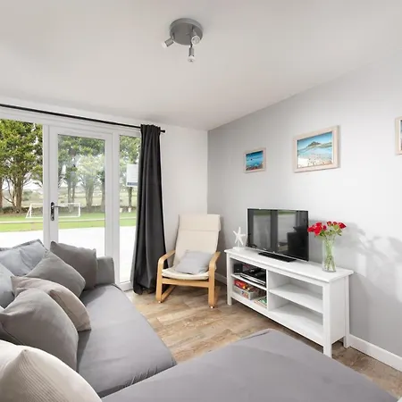 Wheal Amelia- Beautifully Fitted Wooden Lodge Helston Cornwall Exterior foto