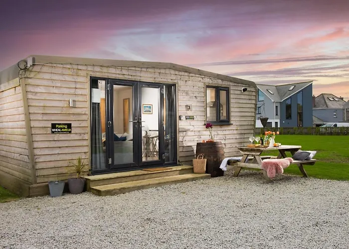 Wheal Amelia- Beautifully Fitted Wooden Lodge Helston Cornwall