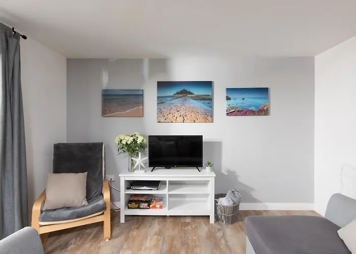 Wheal Amelia- Beautifully Fitted Wooden Lodge Helston Cornwall